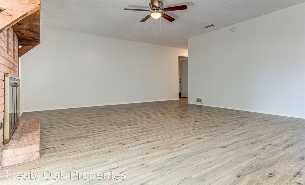 10105 Woodland Village - Photo 3