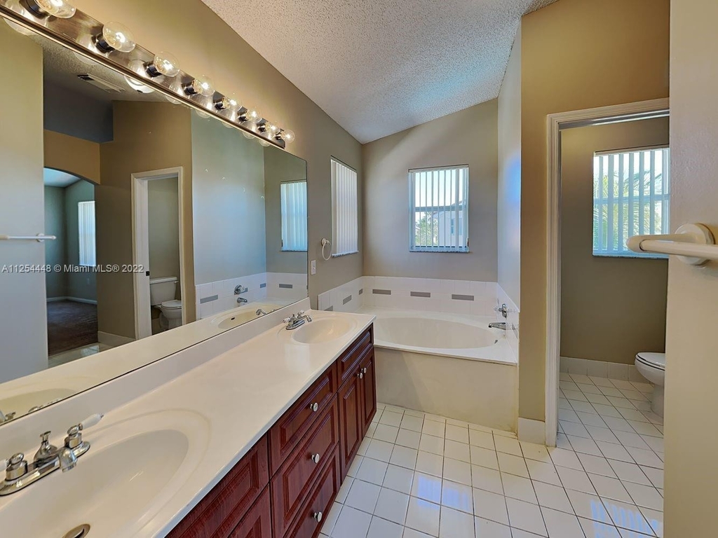 16554 Nw 10th St - Photo 10