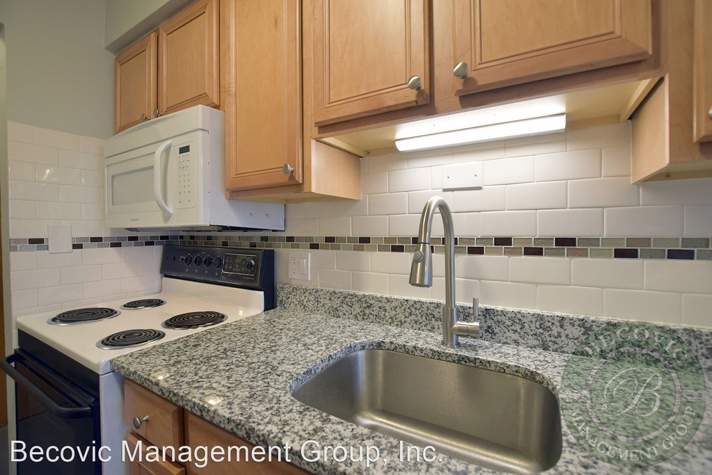 6001 N Kenmore Avenue - Photo 1