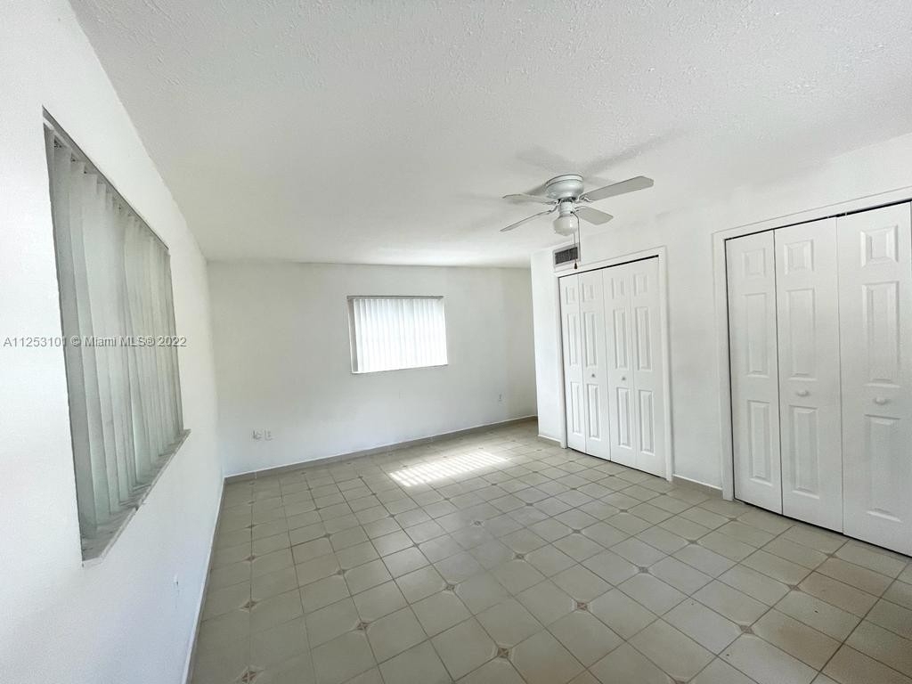 310 Sw 10th St - Photo 2