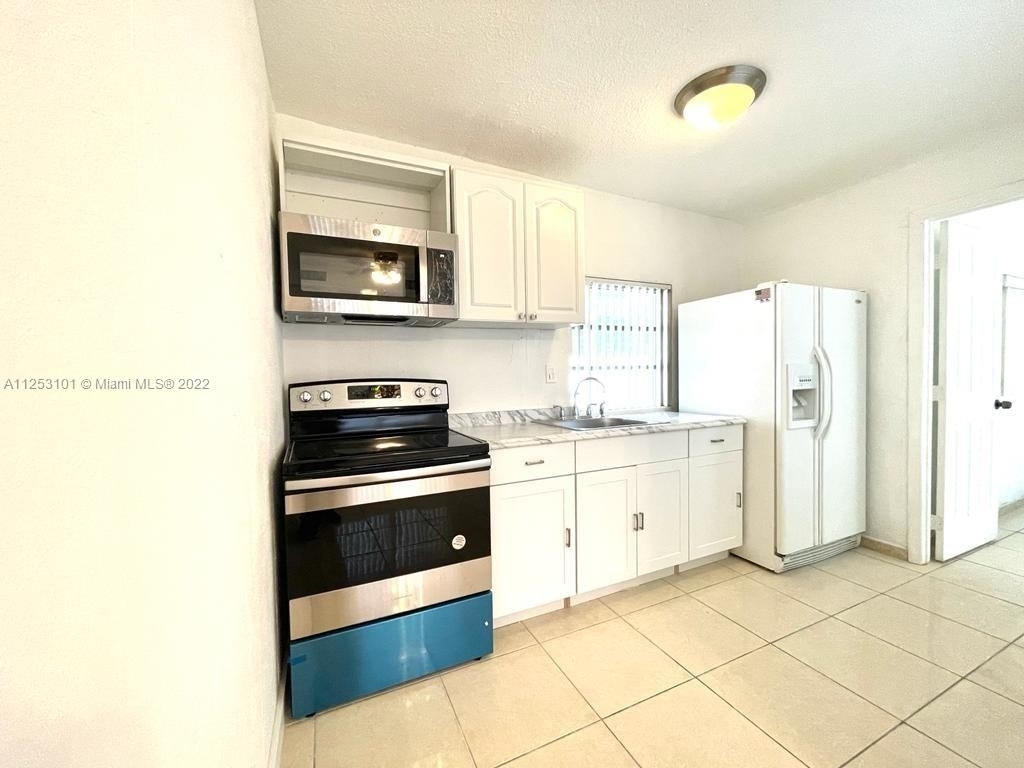 310 Sw 10th St - Photo 1