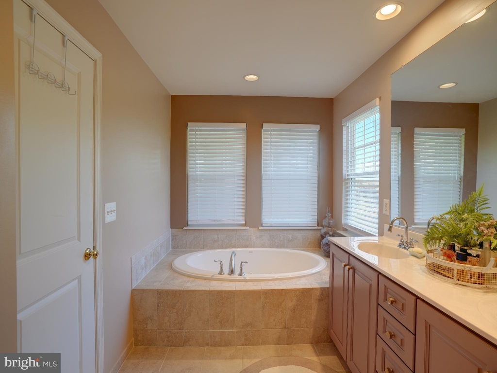 8811 Boulder Hill Place - Photo 41