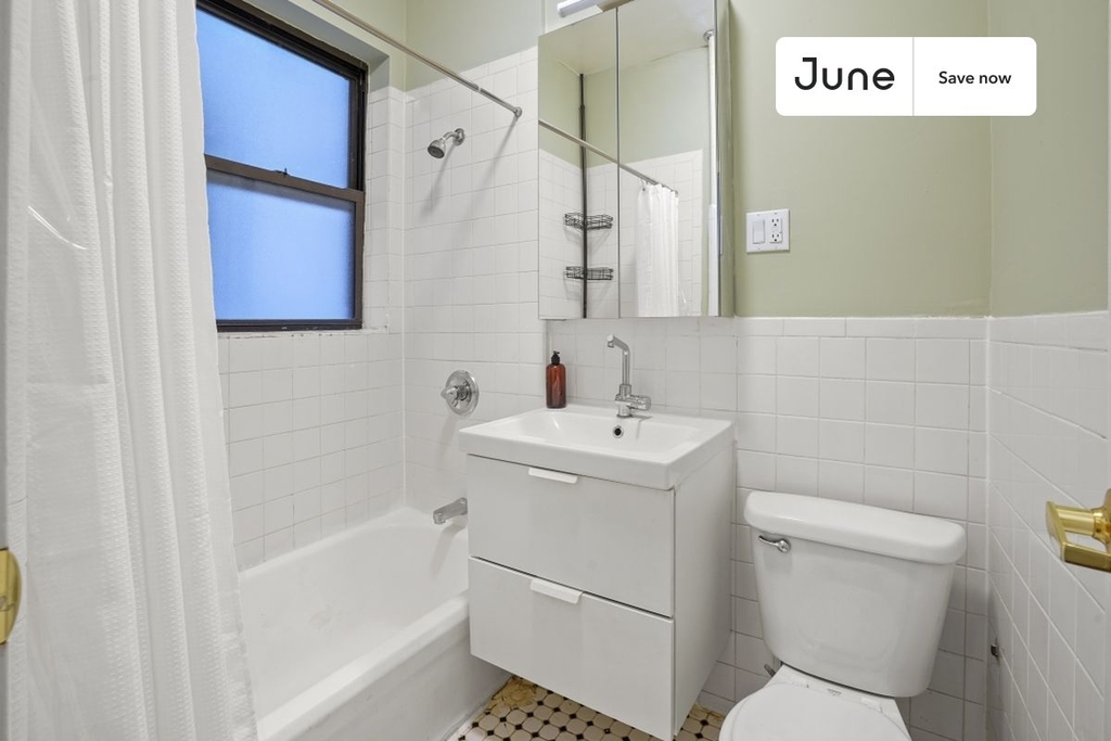 635 East 9th Street - Photo 2