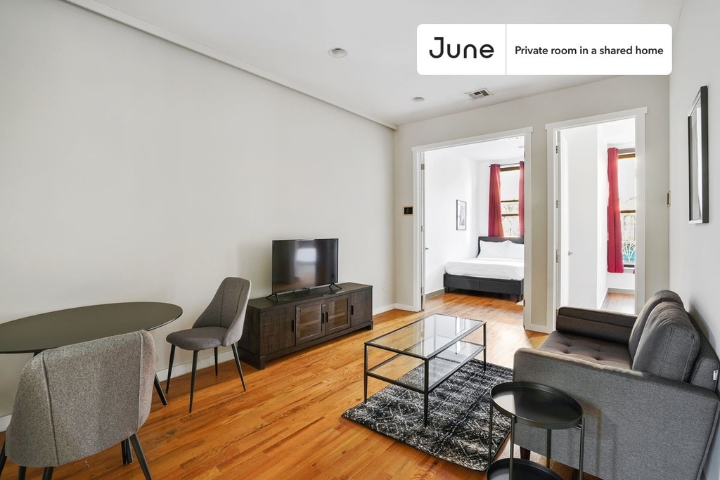 310 Tompkins Avenue - Photo 6