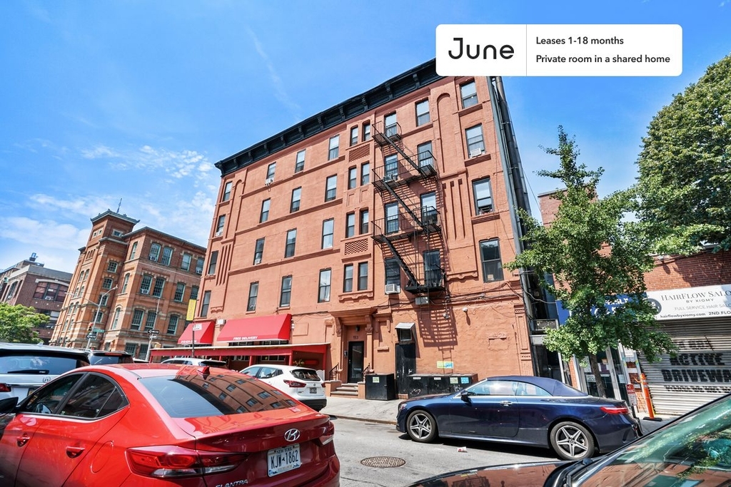 1675 Lexington Avenue - Photo 10