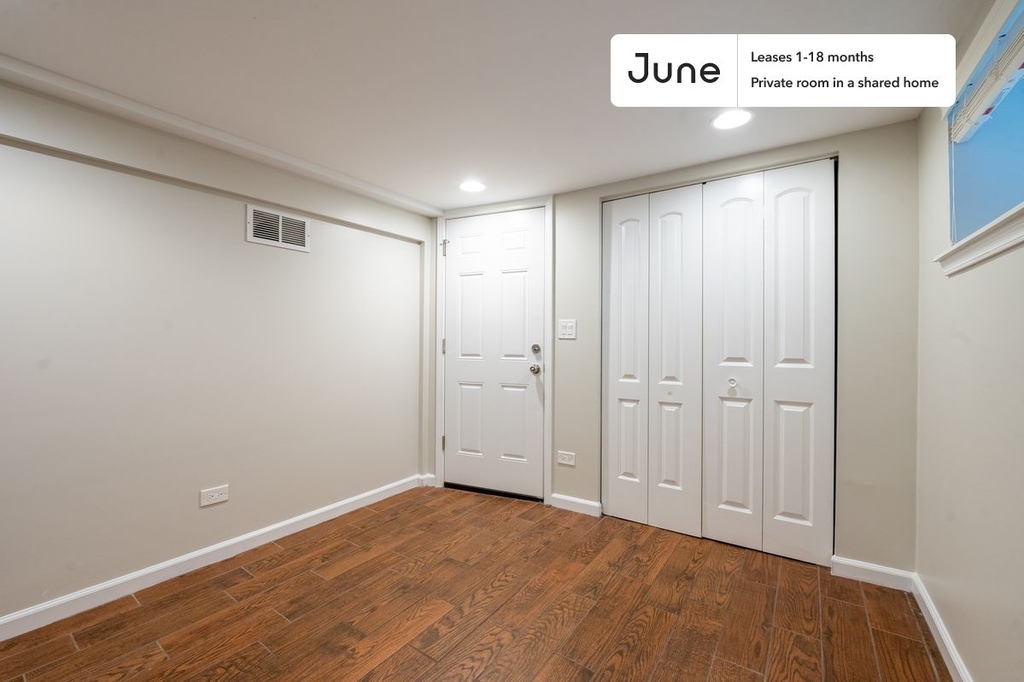 3110 North Clybourn Avenue - Photo 1