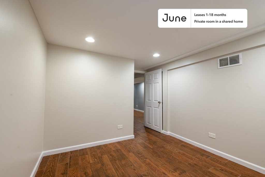 3110 North Clybourn Avenue - Photo 2