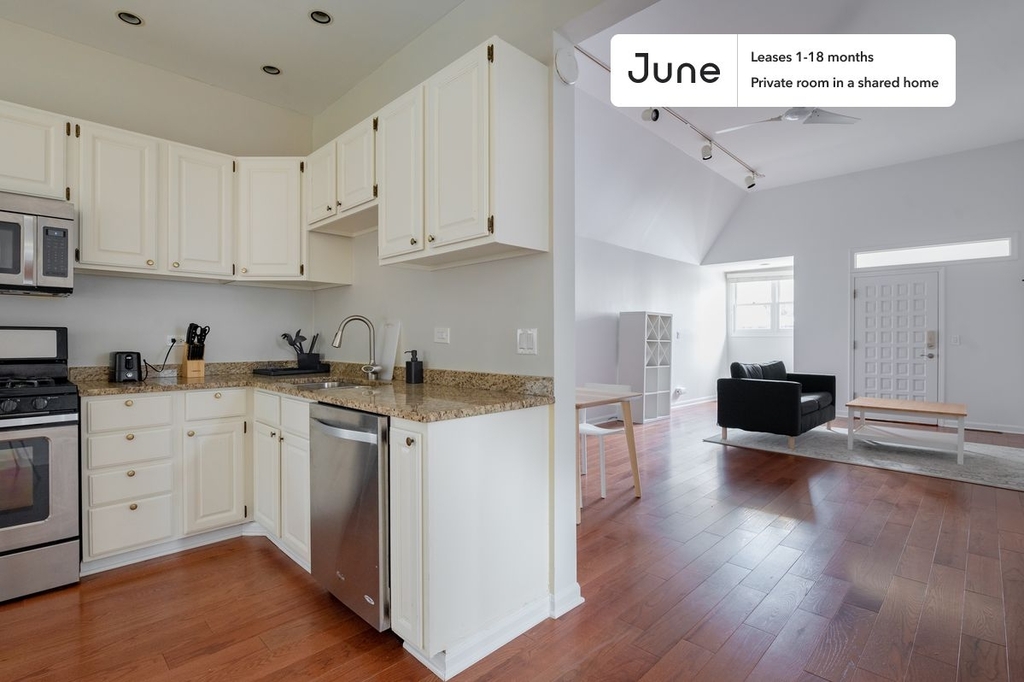 3110 North Clybourn Avenue - Photo 2