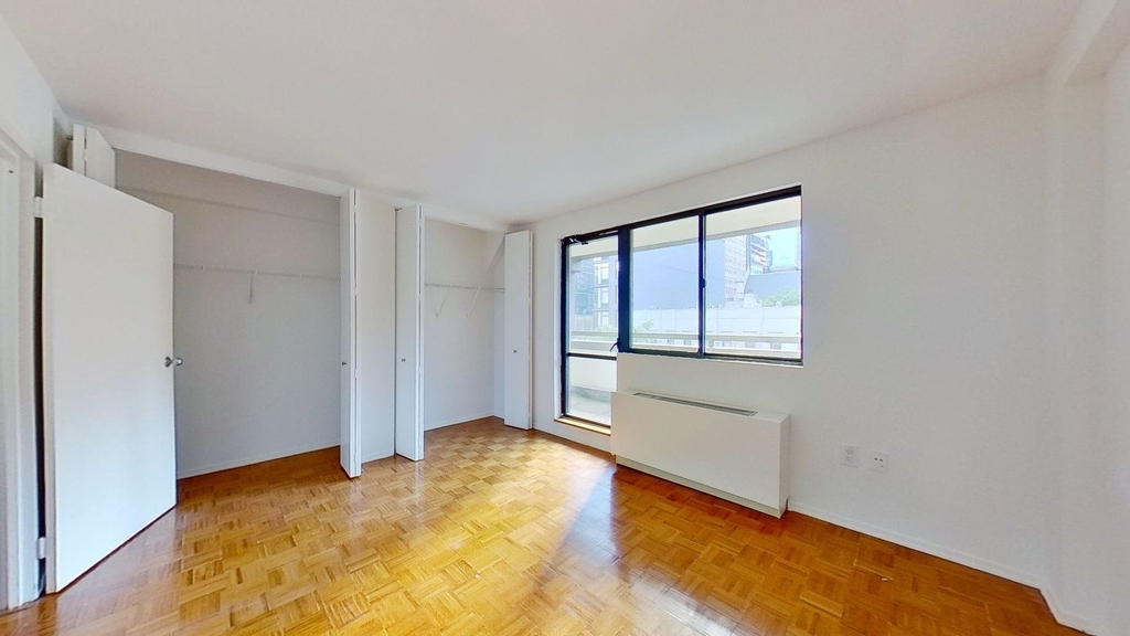 360 West 34th Street - Photo 4