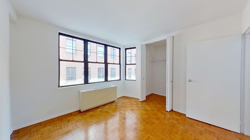 360 West 34th Street - Photo 3