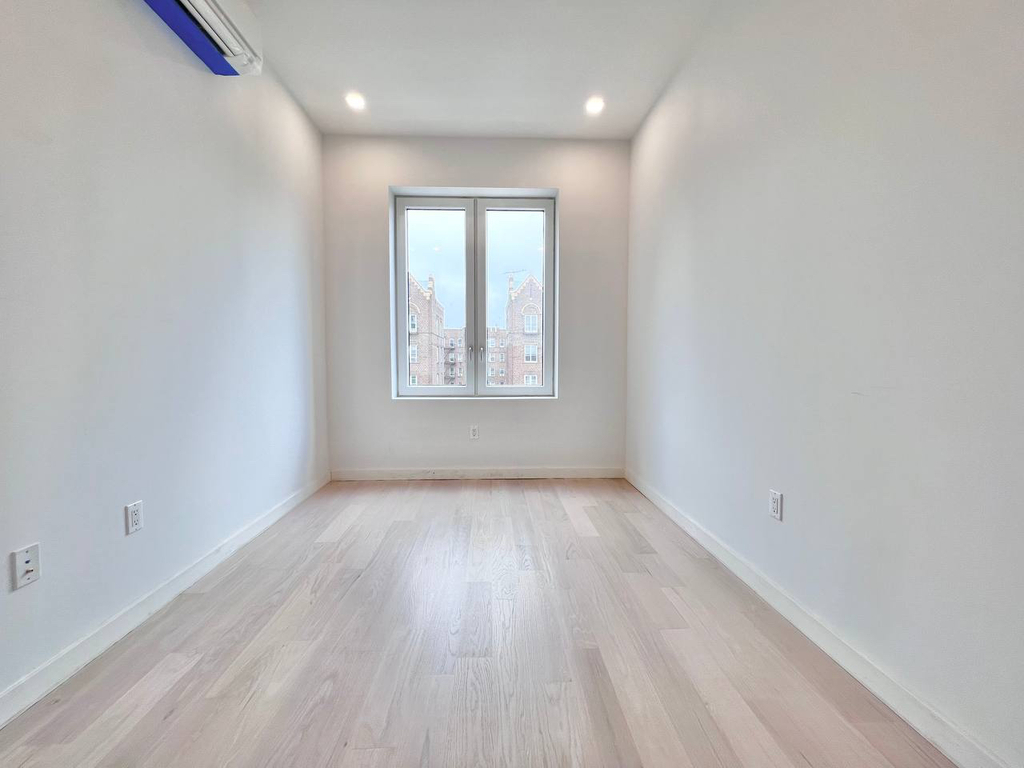 308 Linden Boulevard - Photo 4