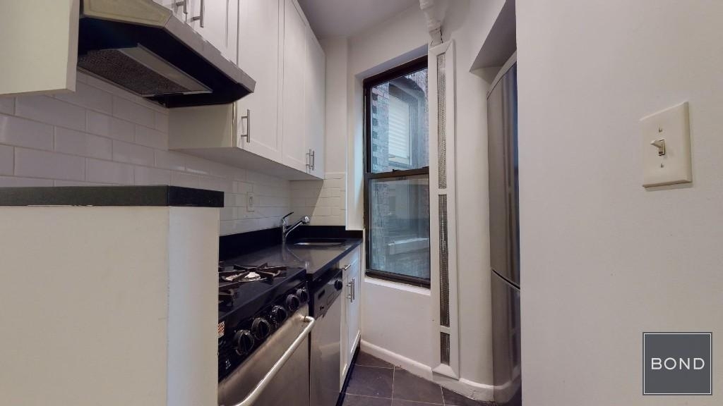 220 East 85 Street - Photo 6