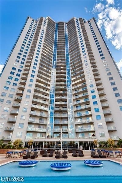 200 Sahara Avenue - Photo 1