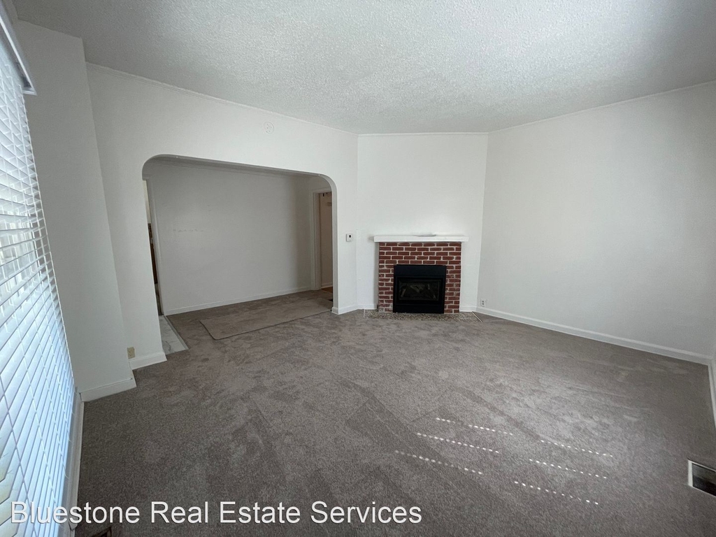 1204 Ne Dekum Street - Photo 3