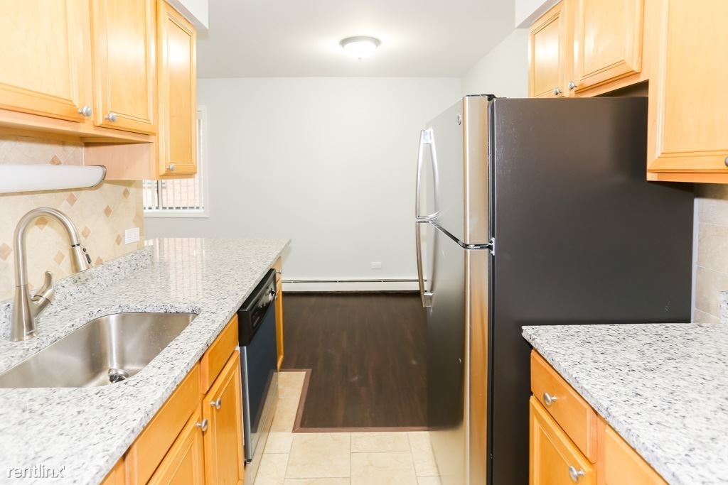 6201 N. Kenmore, Unit 302 - Photo 1