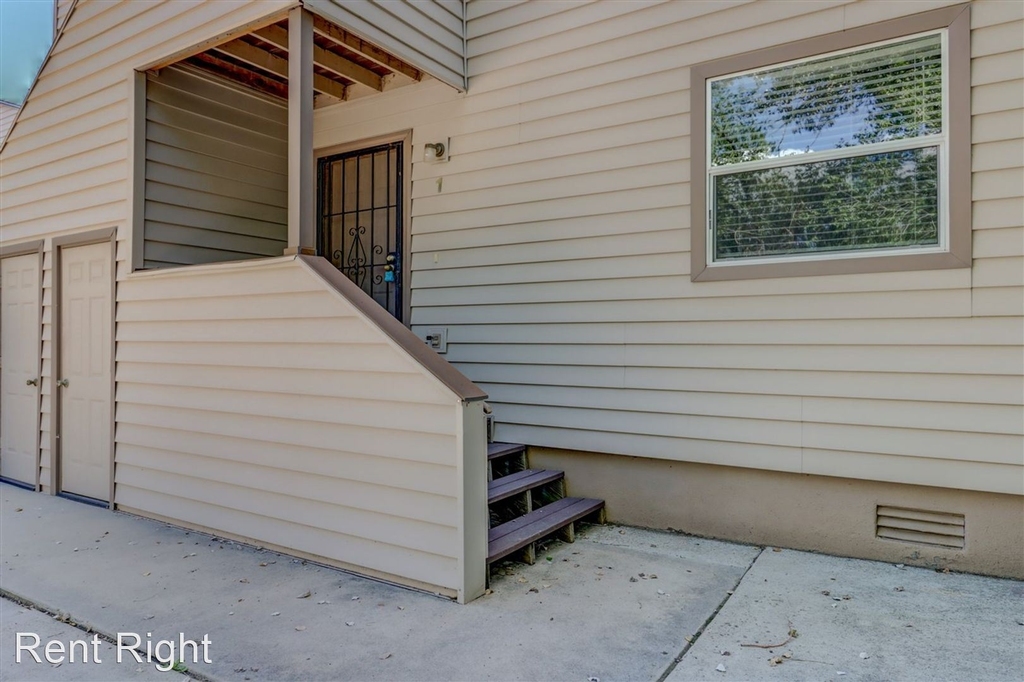 325 S Virginia Street - Photo 2