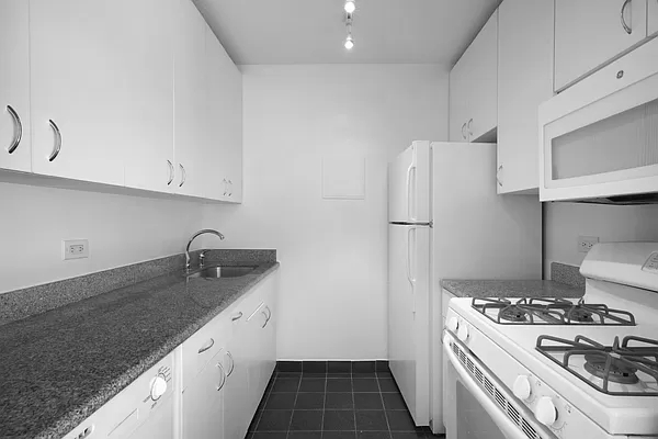 200 West 60th Street - Photo 2