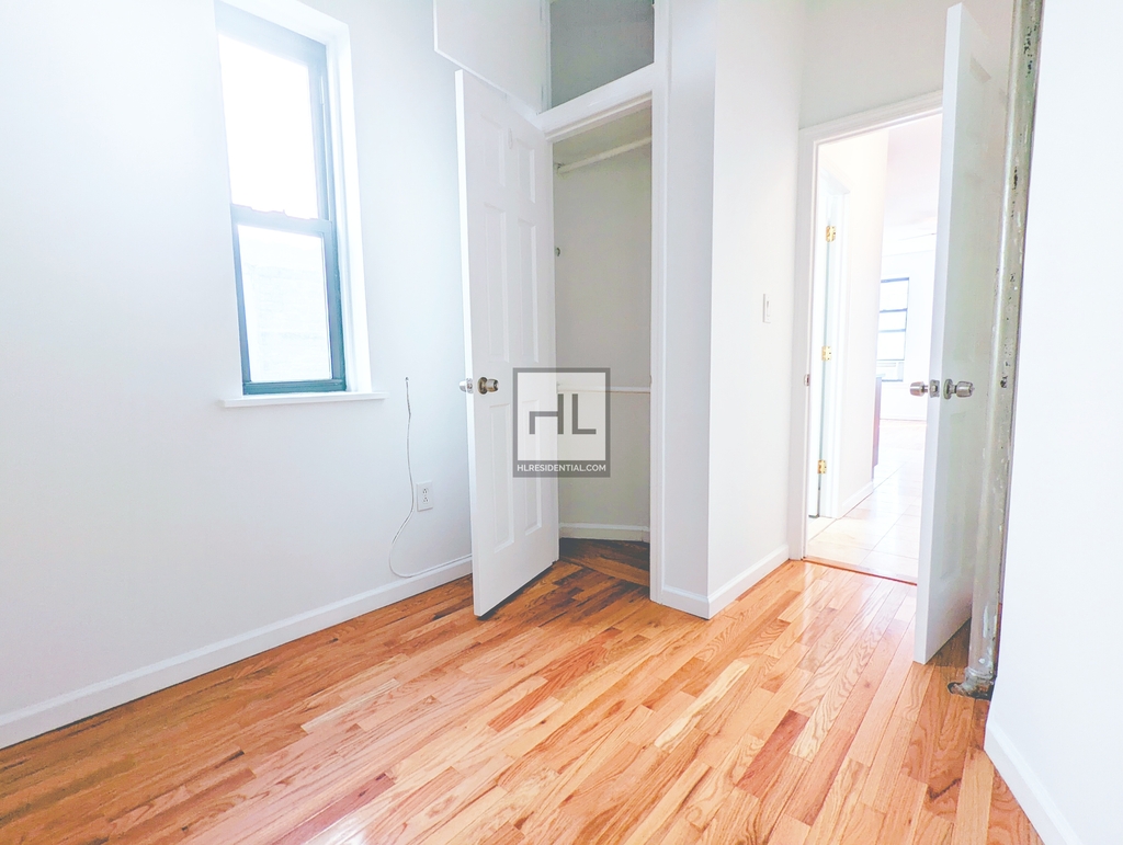 433 West 46 Street - Photo 4