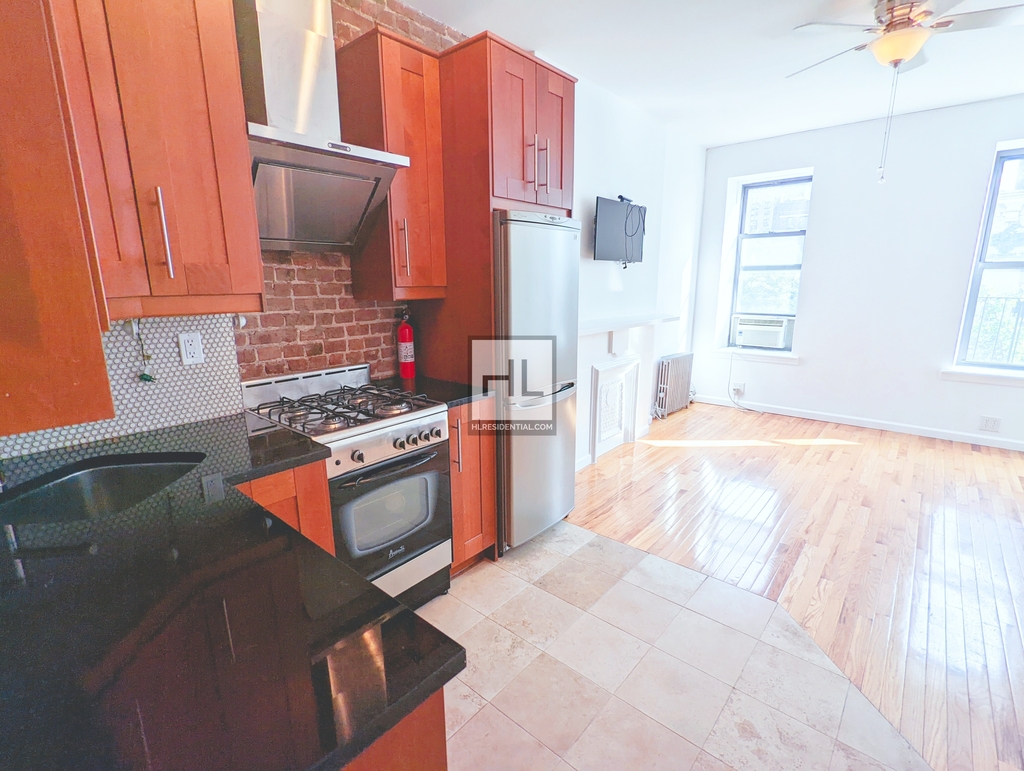 433 West 46 Street - Photo 0