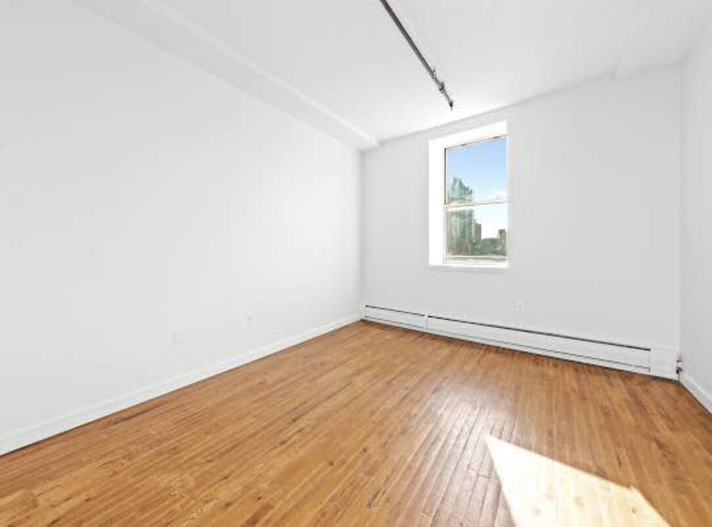 275 Park Avenue - Photo 2