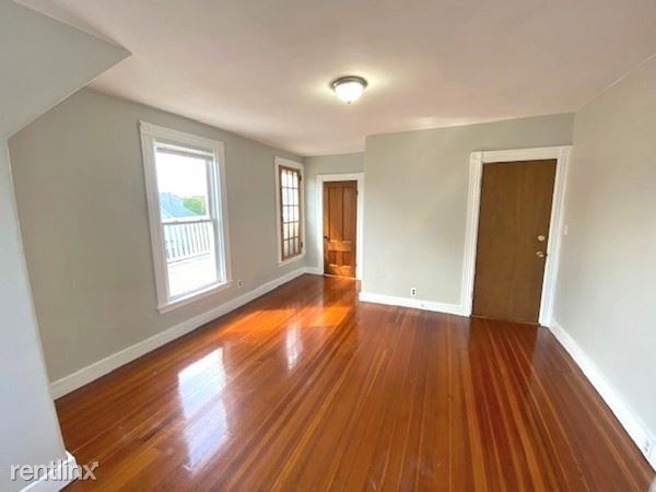 18 Pleasant St Apt 3 - Photo 4