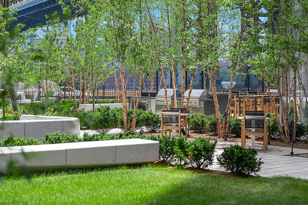 One Manhattan Square - Photo 10