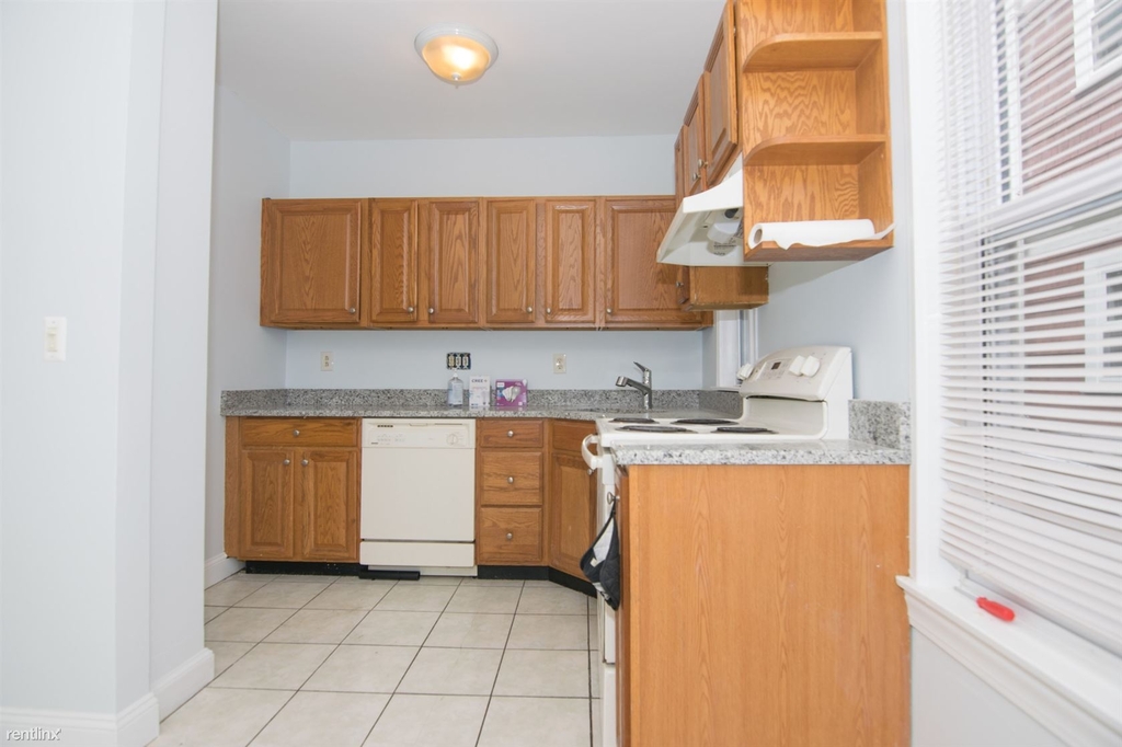 14 Brackett St Apt 1 - Photo 8