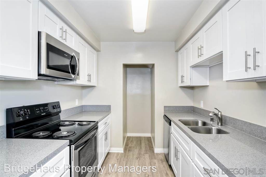 376-378 Moss Street - Photo 2