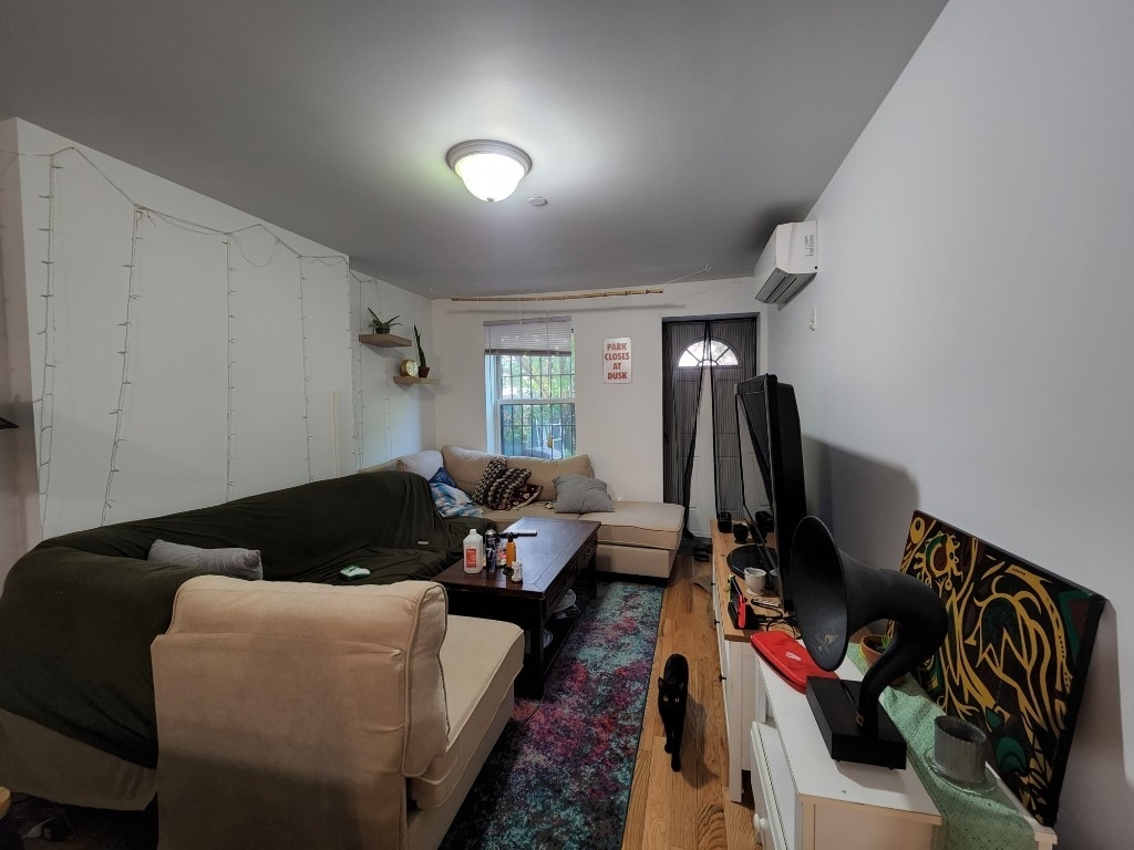 527 Chauncey Street - Photo 4