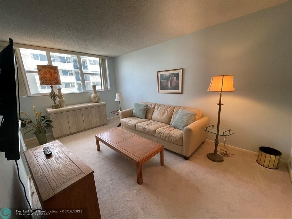 1237 Hillsboro Mile - Photo 1