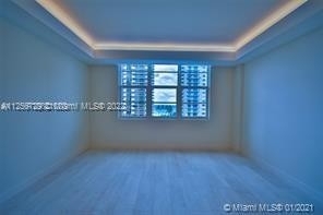 5700 Collins Ave - Photo 10