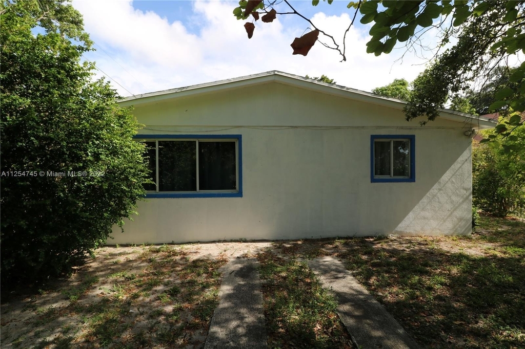 3121 Nw 3rd Ave - Photo 3