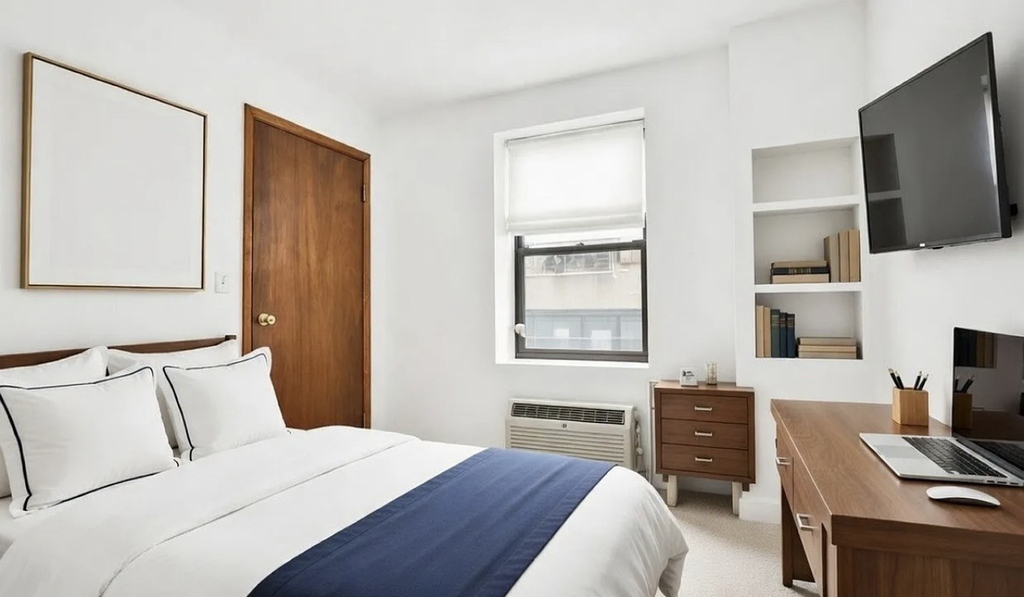 1425 York Avenue - Photo 2