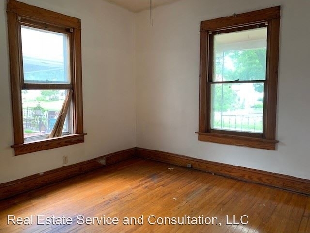 2241 Yale Blvd - Photo 3