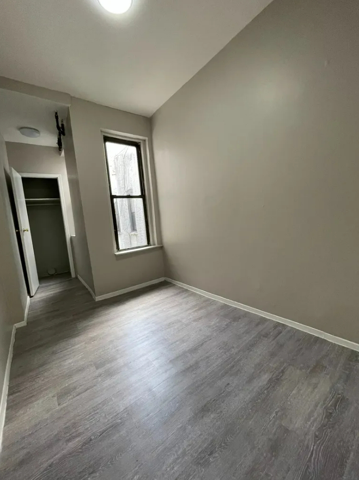 620 East 11th Street - Photo 1