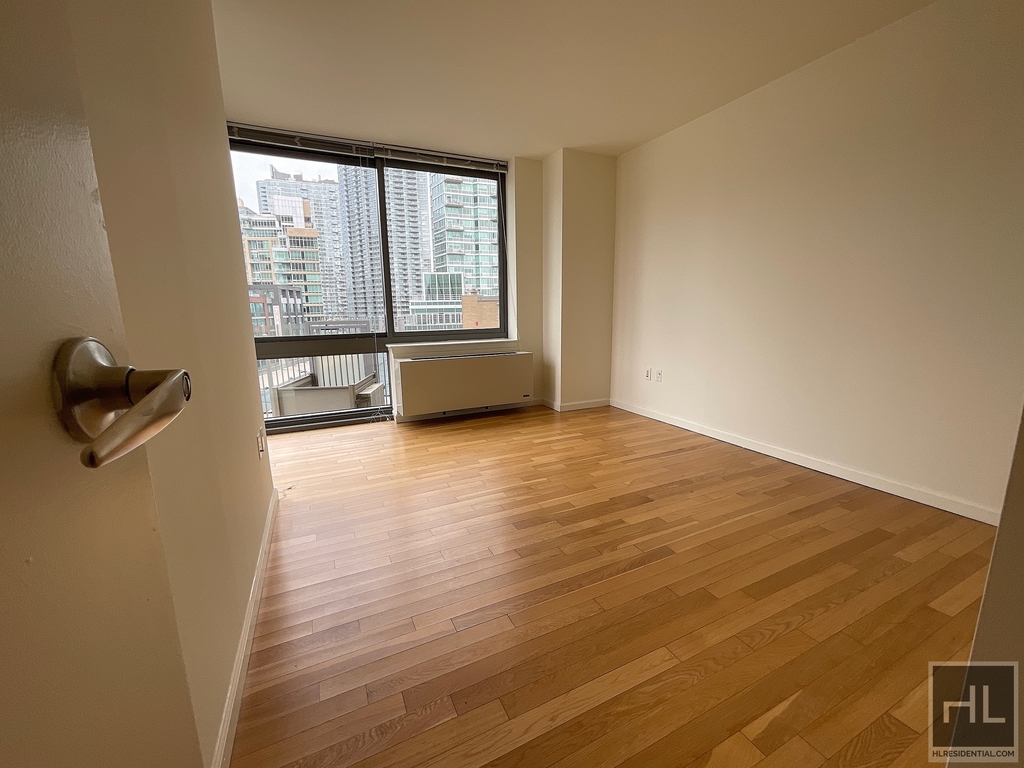 48th Avenue - Photo 5