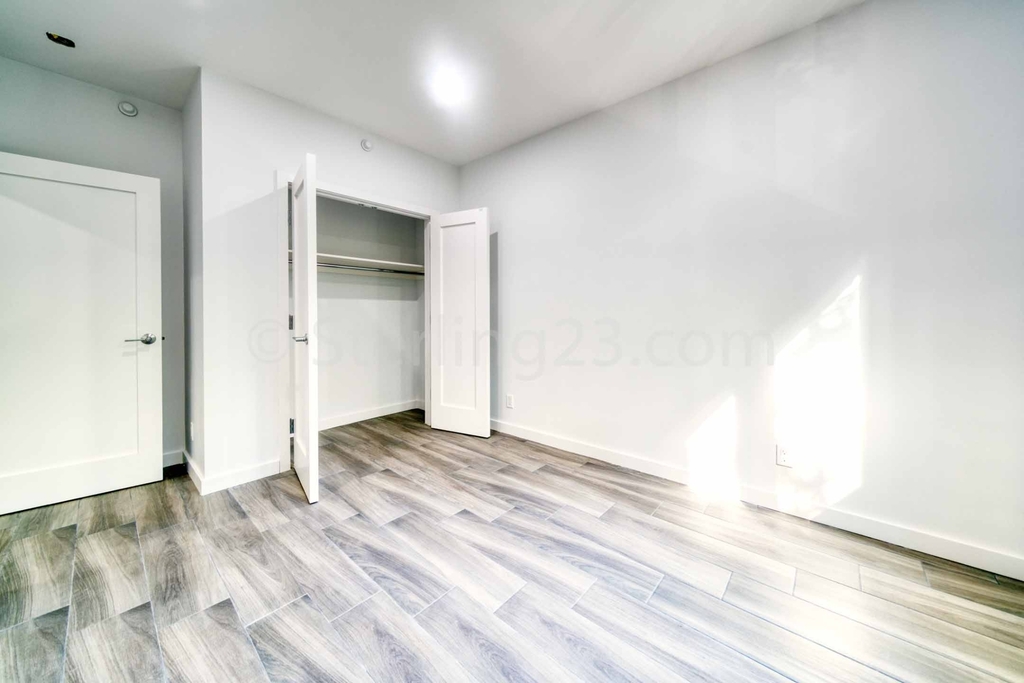 31-07 31st Avenue - Photo 2