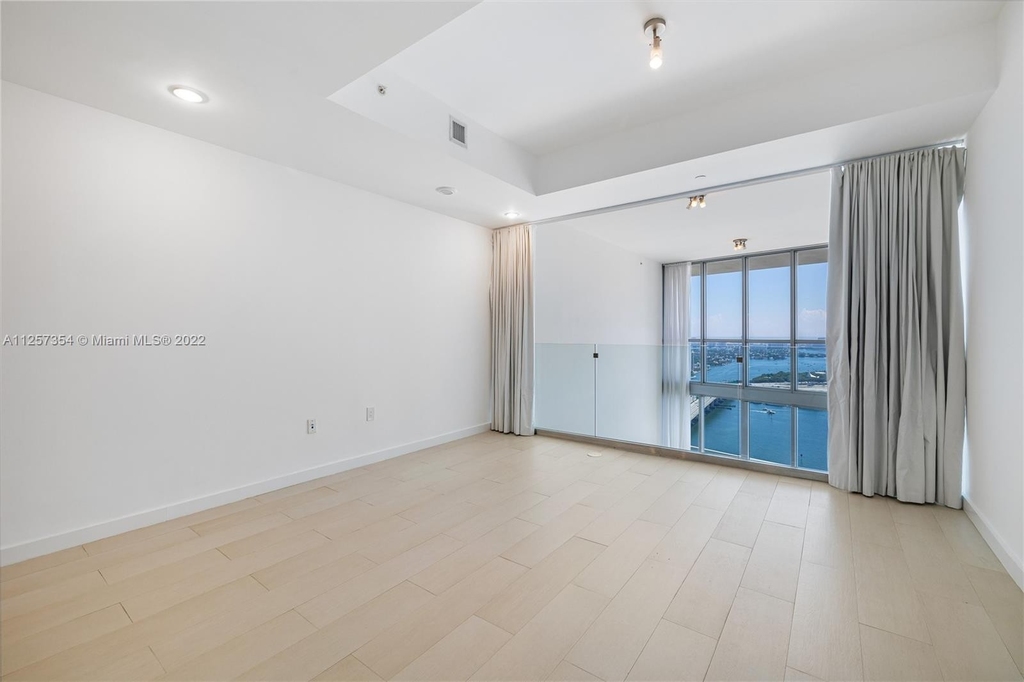 1100 Biscayne Blvd - Photo 18