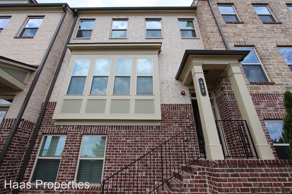 422 Montclair Ct. - Photo 0