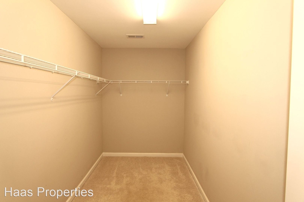 422 Montclair Ct. - Photo 13