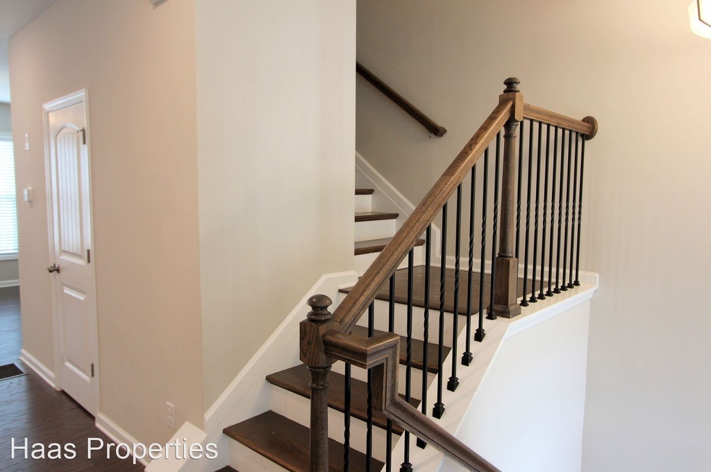 422 Montclair Ct. - Photo 1