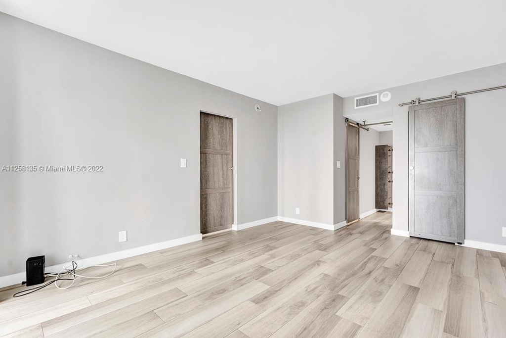 100 Bayview Dr - Photo 4