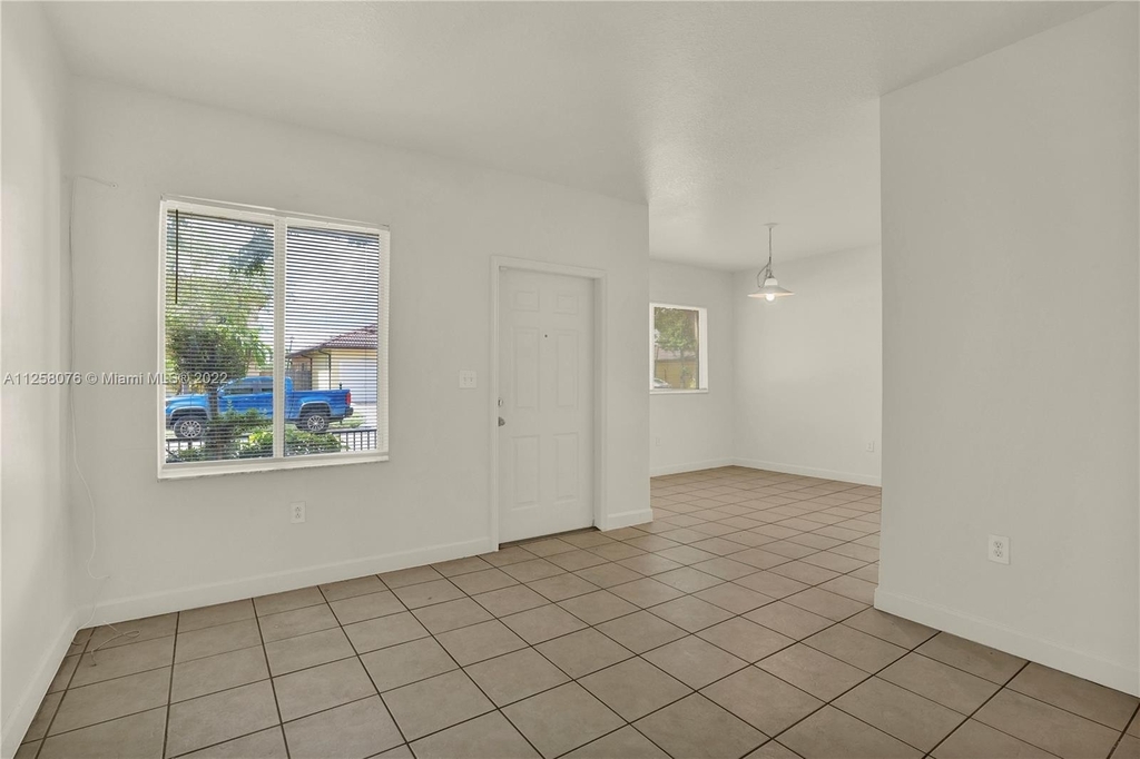 11233 Sw 231st Ln - Photo 2