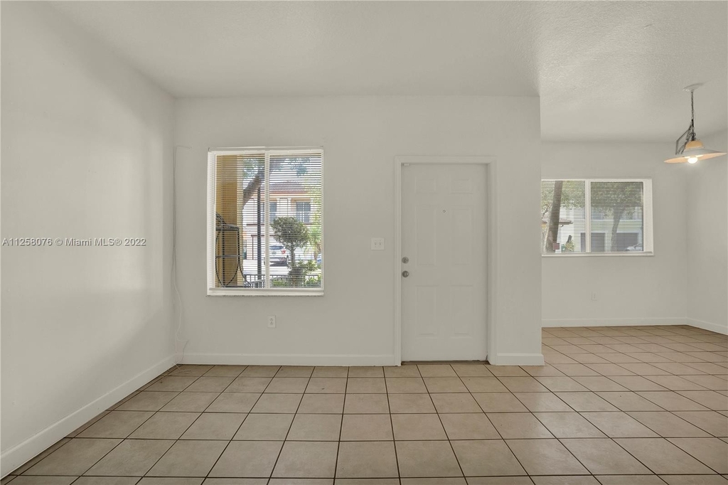 11233 Sw 231st Ln - Photo 1