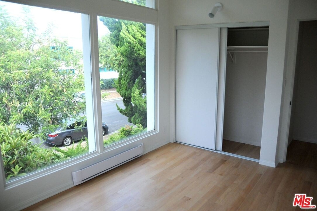 638 Lincoln Blvd - Photo 1