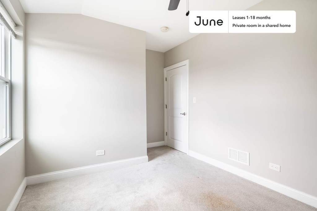 1321 West Cullerton Street - Photo 1