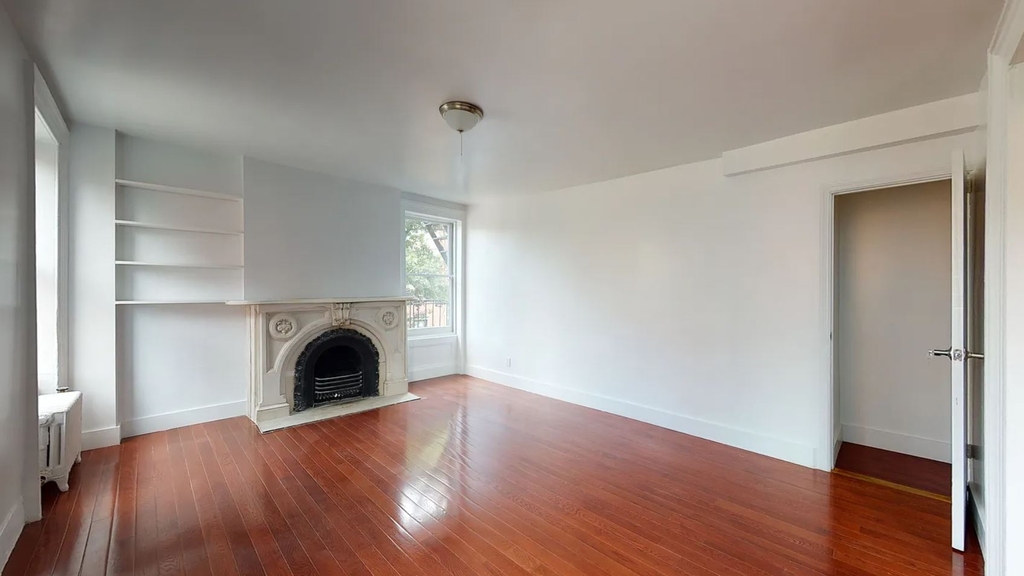 286 West 11th Street - Photo 1