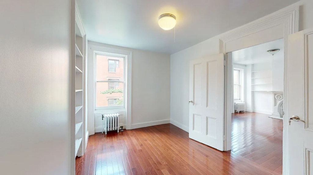 286 West 11th Street - Photo 10