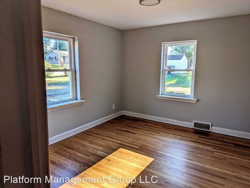 14 Loren Avenue - Photo 2