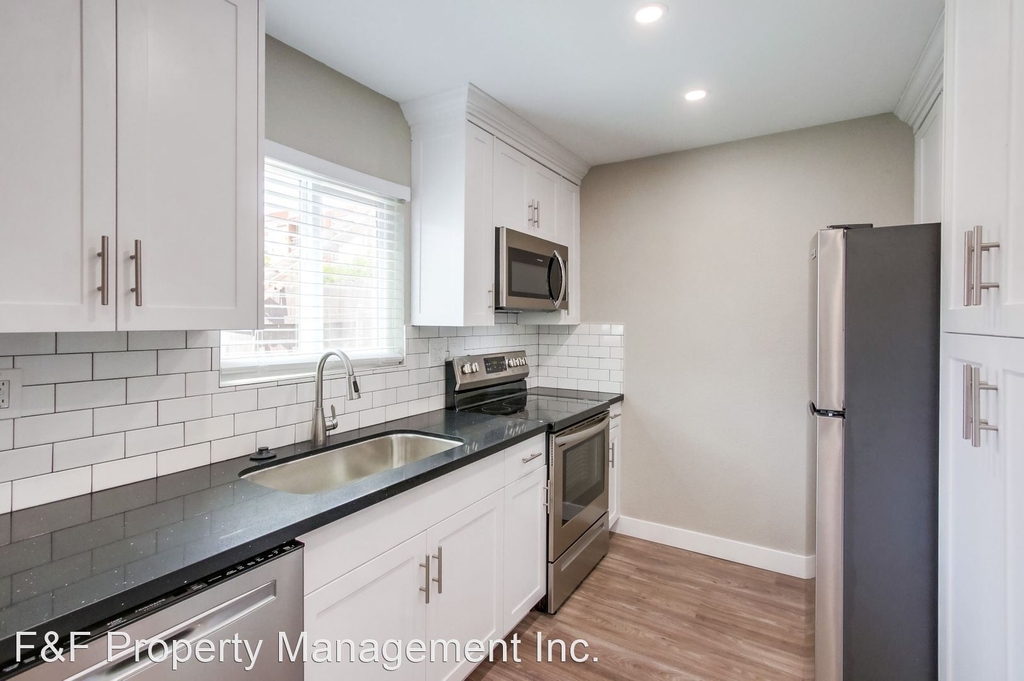 1010 33rd St. - Photo 11